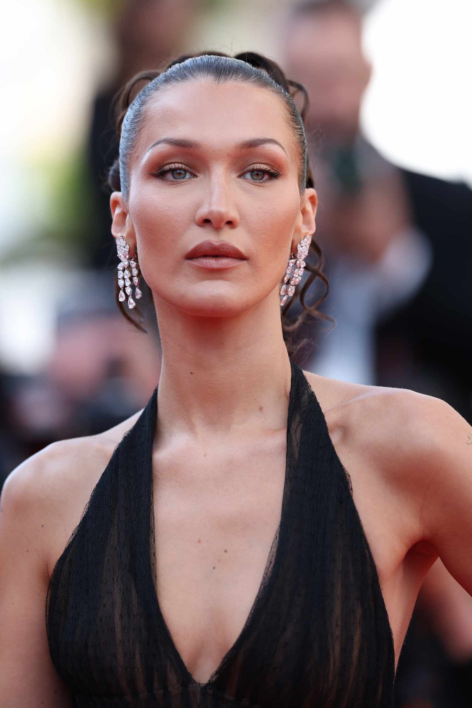 Bella Hadid wearing subtle blush.