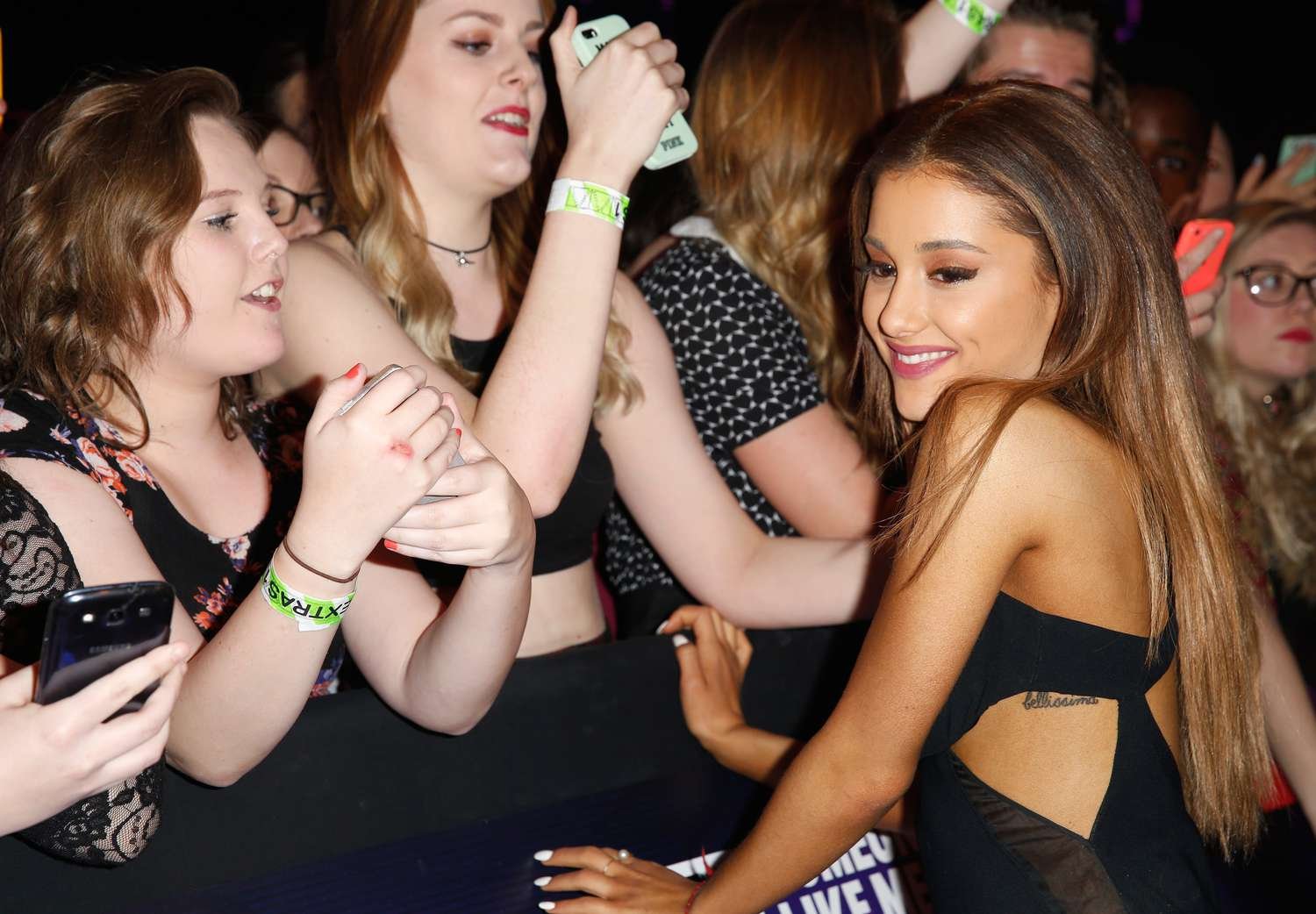 Ariana Grande greeting fans