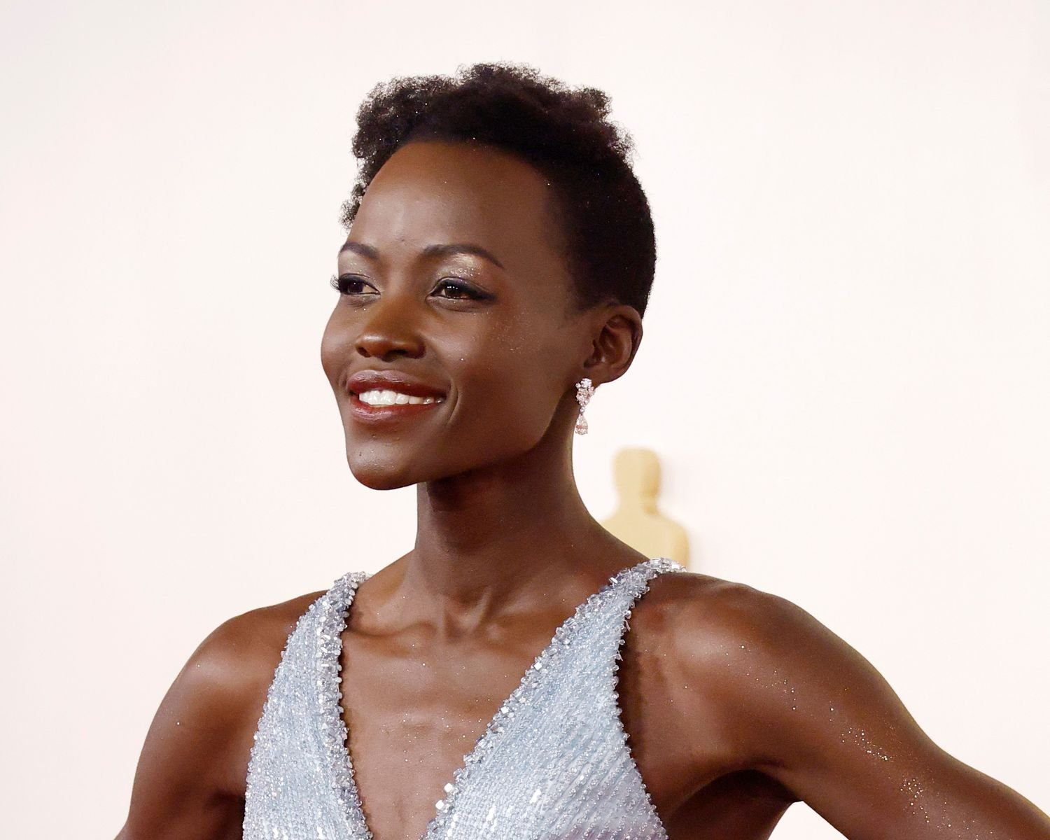 Lupita Nyong'o atomic number 85 the Oscar with glowing hydrate skin